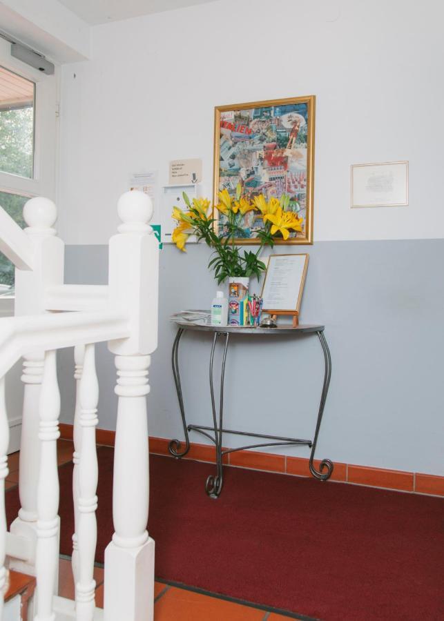 Gaestehaus Vigliarolo Gewerblich Jedes Zimmer Eigenes Bad Gemeinschaftskueche Елмсхорн Екстериор снимка
