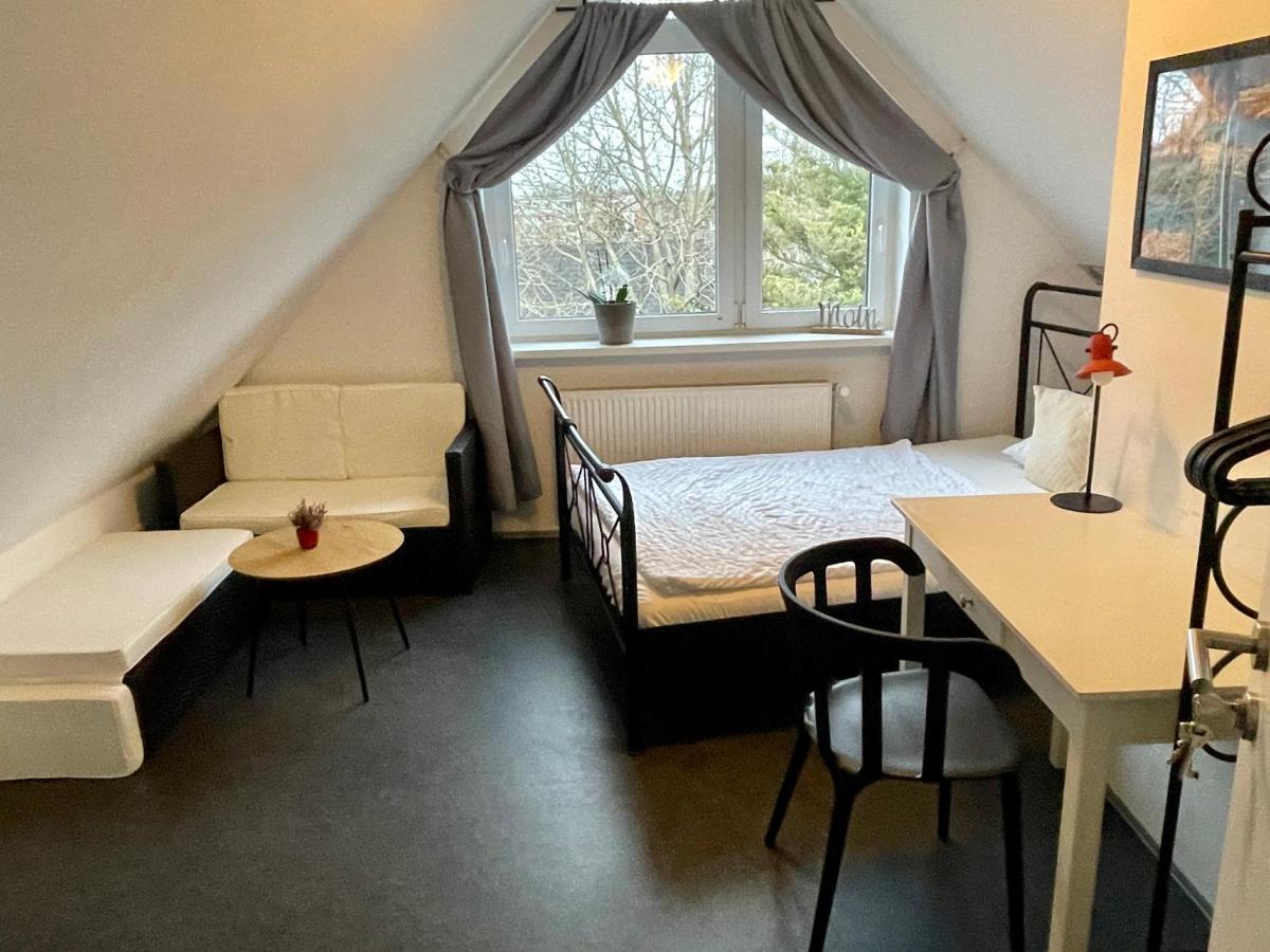 Gaestehaus Vigliarolo Gewerblich Jedes Zimmer Eigenes Bad Gemeinschaftskueche Елмсхорн Екстериор снимка
