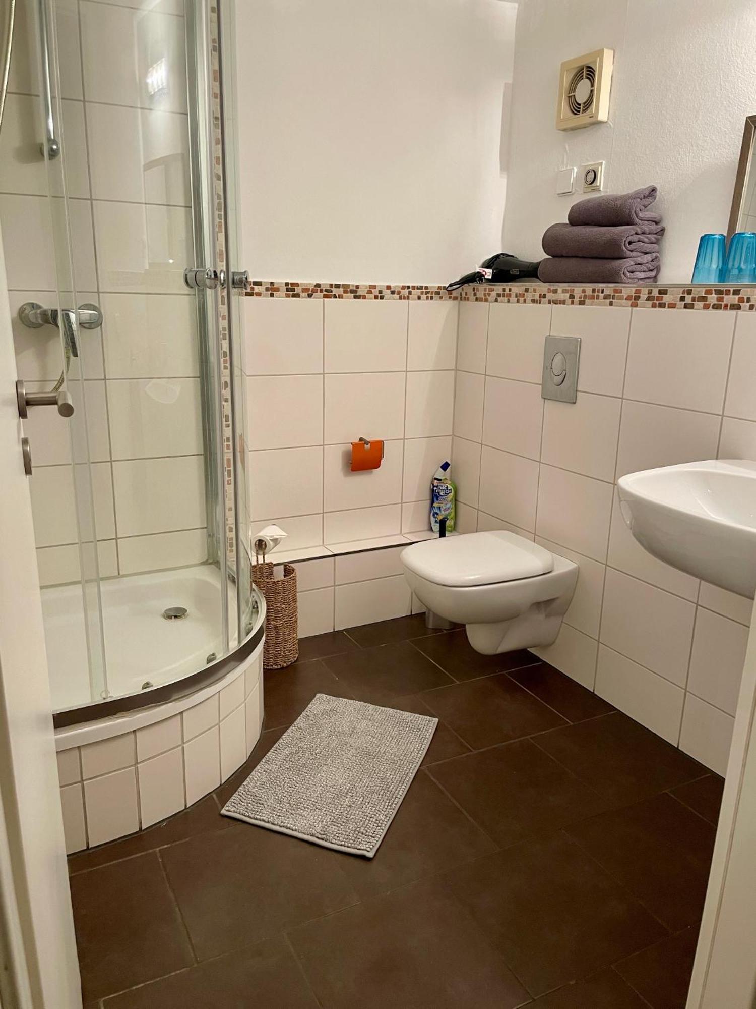 Gaestehaus Vigliarolo Gewerblich Jedes Zimmer Eigenes Bad Gemeinschaftskueche Елмсхорн Екстериор снимка